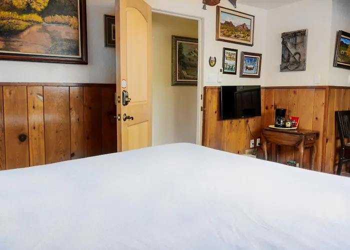 Red Horse Bed And Breakfast